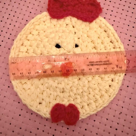 Handmade Crochet Chicken Potholder – Cute Farmhouse Kitchen Decor - Picture 7 of 8